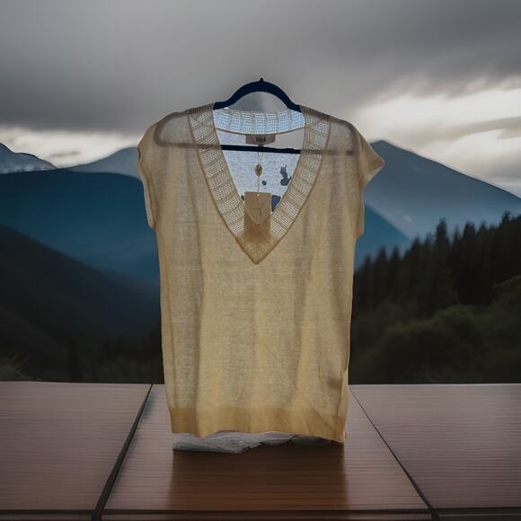 Tibi Sweaters - Tibi Cream Color Size Lg V-neck Knit w/ Lattice Detail At Neckline Linen Silk